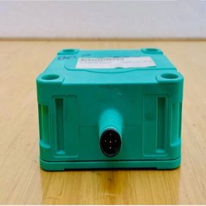 เซ็นเซอร์อัลตราโซนิก UB4000-F42-E5-V15 สำหรับวัดระดับและความใกล้เคียงในอุปกรณ์ไฟฟ้า - Product Image 1