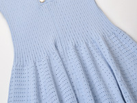 Robe longue noire en coton tricoté respirant pour femme, avec boutons métalliques à la taille, col en V et manches courtes, coupe trapèze