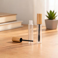 Tube de mascara avec capuchon en bambou naturel, idéal pour les maquilleurs professionnels, les salons de beauté et les événements festifs