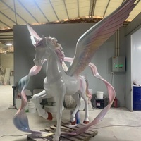 Sculpture de Pégase Licorne en Fibre de Verre Taille Réelle avec Ruban Coloré pour Affichage en Hall de Parc à Thème ou Événementiel