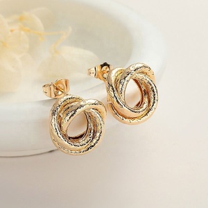 เครื่องประดับ จอยเอเรีย บิซูเตรียส ออร์ คอปเปอร์อัลลอยด์ ชุบทอง 18K ต่างหูแบบติดหูสำหรับผู้หญิง ชุบทอง 18K ขายส่งต่างหูสำหรับผู้หญิง - Product Image 2