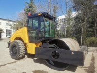 Vente flash : Rouleau compresseur routier robuste, alimenté par un moteur Cummins, faible coût d'entretien, meilleur prix