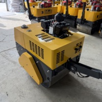 Petit compacteur routier à double tambour vibrant pour l'entretien municipal avec moteur Changfa. Modèle à pousser/à conduire