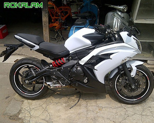 Kit de carenado para motocicleta Kawasaki Ninja 650R, piezas de <span class=keywords><strong>ER</strong></span>-<span class=keywords><strong>6F</strong></span> ER6F <span class=keywords><strong>ER</strong></span> <span class=keywords><strong>6F</strong></span> 650 R 2012 <span class=keywords><strong>2013</strong></span> 2014 2015 2016, color blanco y negro - Product Image 1