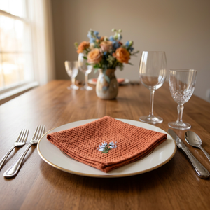 Serviette en coton avec broderie florale |   Serviette de table en coton texturé orange rouille |   Serviette de table haut de gamme pour la maison - Product Image 3