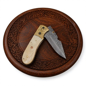 Cuchillo Plegable de Bolsillo de Acero de Damasco Hecho a Mano de Alta Calidad con Mango de Hueso y Logotipo Personalizado en Venta - Product Image 4