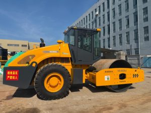 Sturdy <b>Used</b> XS203J Vibratory Compactor, 20Ton Single Drum <b>Roller</b> for <b>Road</b> Building Projects - Product Image 1
