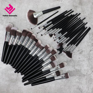 40 adet özel logo profesyonel makyaj fırçası takım yumuşak saç siyah gümüş ahşap saplı uzun lüks makyaj fırçası es fırça seti - Product Image 2
