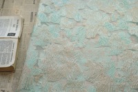 Kain Organza Jacquard Semi-Sheer Bermotif Bunga Abstrak Timbul dengan Benang Emas untuk Gaun dan Rompi