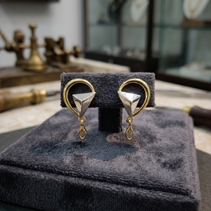 Pendientes Elegantes de Oro Amarillo de 22K para Mujer, Diseñados para Uso Casual, Estilo Minimalista, Forma de Broche, Ideales para Bodas - Product Image 2