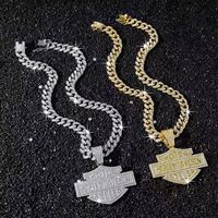 Nouveau Collier Pendentif Lettre Prénom Iced Out en Alliage et Cristal, Chaîne Cubaine, Bijoux Hip-Hop Bling, Symbole Icônique des Motos pour Hommes et Femmes