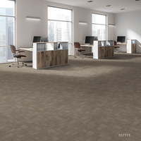 Dalles de moquette carrées modernes à usage commercial 50x50 en nylon à boucles amorties rayées pour la maison, le bureau, l'hôtel, écologiques et ignifuges
