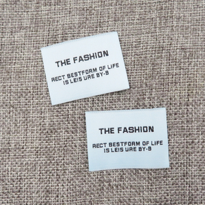 Etichetta Tessuta Personalizzata di Lusso con Logo Damascato Bianco per Abbigliamento/Vestiti/<span class=keywords><strong>Scarpe</strong></span>/Borse - Product Image 1