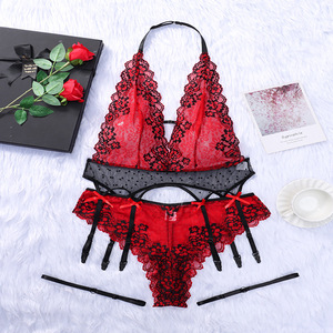 Ensemble de lingerie 3 pièces pour femme, <span class=keywords><strong>rouge</strong></span>, en dentelle et résille à pois, comprenant un body teddy dos nu décolleté, une jarretière et des bandes de cuisse - Product Image 1