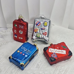 Décorations <span class=keywords><strong>en</strong></span> verre soufflé <span class=keywords><strong>de</strong></span> haute qualité, faites à la main, rouges/bleues/<span class=keywords><strong>argent</strong></span>ées, <span class=keywords><strong>en</strong></span> forme <span class=keywords><strong>de</strong></span> valise roulante, idéales pour les sapins <span class=keywords><strong>de</strong></span> Noël - Product Image 1