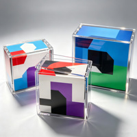 Boîte de présentation en acrylique transparente polie avec fermeture magnétique et protection anti-poussière pour le rangement de souvenirs et d'objets de collection