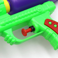 Pistolet à eau en plastique pour enfants, pistolet à eau miniature, pistolet à jet d'eau, parfait pour les combats aquatiques ; jouet aquatique de plage de style nouveau, directement de l'usine