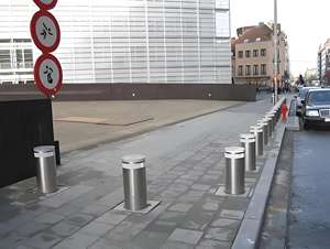 Katlanabilir paslanmaz çelik trafik koruma direkleri yol yolları için önceden döküm mobil güvenlik bariyeri - Product Image 4