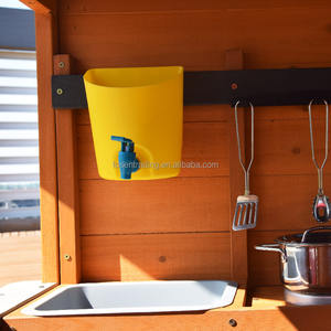 Casa de juegos infantil de madera para exteriores con techo de asfalto negro, puerta roja y porche blanco. Casa de juegos infantil resistente. - Product Image 6