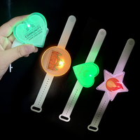 Bracelet LED lumineux réglable en forme d'étoile à cinq branches, de cœur et de formes irrégulières, 15 couleurs, télécommandé, pour concerts et festivals de musique