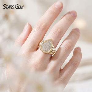 Anillo de Sello Vintage de Oro Amarillo de 10K con Diamante Cultivado en Laboratorio en Forma de Pera Baby Berlingot - Product Image 4