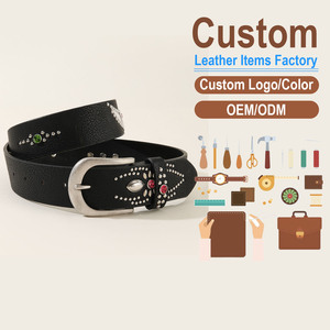 Cinturón de Cuero PU Personalizado con Tachuelas de Diamantes de Imitación, Hebilla Plateada, Estilo Casual, Moldeado en una Sola Pieza - Product Image 1