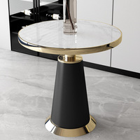 Luxuriöser Esszimmerstuhl Moderner Minimalistischer Stuhl mit Weicher Rückenlehne Italienisches Nordisches Designer Hotel Restaurant Lederstuhl