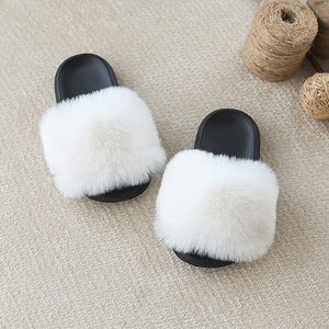 Красивые пушистые тапочки с ПВХ-подошвой для девочек оптом: розовые плюшевые повседневные тапочки для улицы и дома, модная детская обувь - Product Image 4