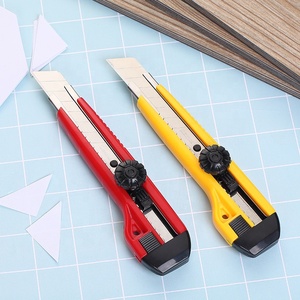 Cuchillo retráctil de alta calidad con hoja de acero de 18 mm y mango de plástico, personalizable OEM - Product Image 2