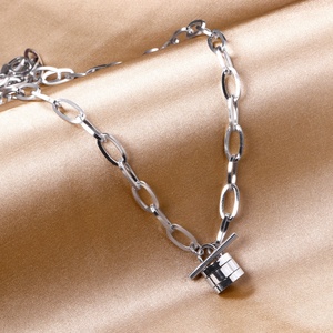 Collier superposé en acier inoxydable avec pendentif breloque cadenas en or 18 carats, vente en gros - Product Image 3