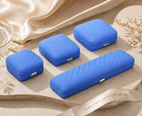 Coffret à bijoux rectangulaire matelassé en cuir PU bleu moderne et luxueux, étui cousu pour cadeaux de mariage et occasions spéciales