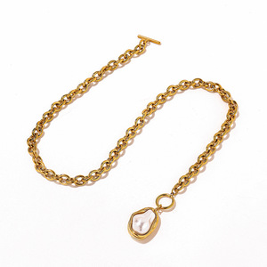 Collier en acier inoxydable avec perle baroque et fermoir OT plaqué or, à porter au quotidien - Product Image 4