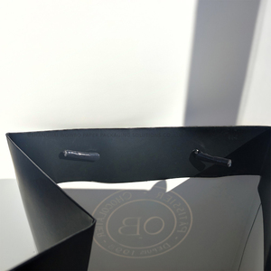 Opulent Chic Trendy Timeless Icónico Escultural Minimalista Sofisticado elástico Venta caliente bolsa de compras para chocolate - Product Image 2