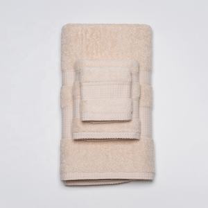 Serviettes d'hôtel blanches de qualité supérieure - Séchage rapide et très absorbantes 100% coton, <span class=keywords><strong>ultra</strong></span> douces, logo personnalisé en gros - Product Image 4
