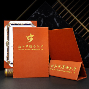 Junye Takes Flight - Portadocumentos de Cuero A4 con Estampado Dorado Personalizado, Organizador de Documentos, Regalo Empresarial - Product Image 1