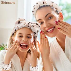 مجموعة ترويجية للعناية ببشرة الوجه سوار معصم مخملي سبا عصابة رأس فهد - Product Image 4