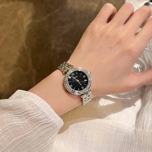 Reloj de pulsera de cuarzo minimalista para mujer, con bisel delgado de diamantes de imitación, reloj de moda para mujer, ideal para fiestas, uso diario o como regalo. - Product Image 3