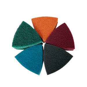Tampon de nettoyage industriel triangulaire en velours 90x90mm auto-adhésif pour éliminer la rouille et polir l'acier inoxydable - Product Image 3