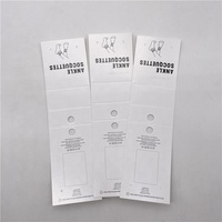 Étiquette de chaussette en carton blanc personnalisée de haute qualité étiquette de carte suspendue pliante sans crochet pour vêtements
