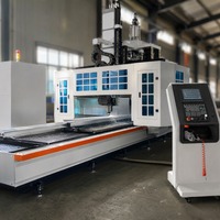 Centre d'usinage CNC à portique quatre axes pour profilés aluminium : perçage, fraisage, découpe