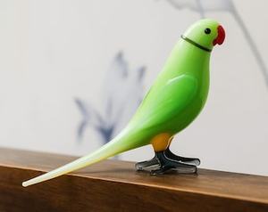 Figurine de perroquet en verre soufflé à la main, bec vert et rouge, décoration animale artisanale, verre borosilicate, rose éternelle, Noël - Product Image 2