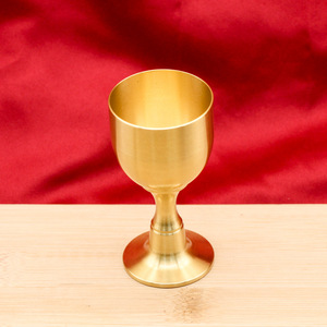 <span class=keywords><strong>Verre</strong></span> à <span class=keywords><strong>vin</strong></span> sur <span class=keywords><strong>pied</strong></span> en laiton, ensemble de <span class=keywords><strong>vin</strong></span> en métal vintage, design minimaliste par Model Baijiu, idéal pour offrir, ornements vintage - Product Image 1