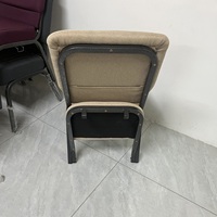 Chaises d'église modernes de luxe empilables et imbriquées en tissu rembourré avec genouillères intégrées pour théâtre, mobilier scolaire et salle à manger - Vente en gros