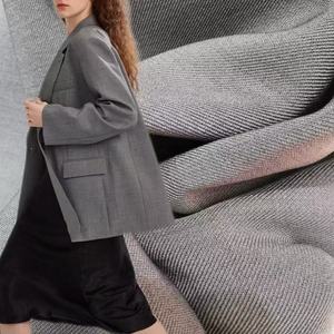 Tissu de costume en sergé 3/3 Leris 95% polyester 5% élasthanne pour pantalons et robes, en stock - Product Image 6