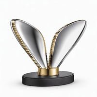 Trophée en résine médaillon, disque argenté avec canal doré en Y, gravure personnalisée, impression UV, récompense écologique sur piédestal cintré