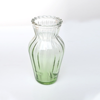 Vase décoratif en verre de style vintage français avec bord festonné, style Ins pour décoration de table intérieure de ferme avec fleurs fraîches et séchées