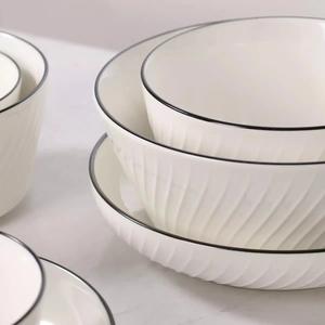 Juego de <span class=keywords><strong>Vajilla</strong></span> de Cerámica Nórdica Blanca de 22 Piezas <span class=keywords><strong>para</strong></span> <span class=keywords><strong>6</strong></span> <span class=keywords><strong>Personas</strong></span>, Borde Negro, Rayas Verticales, Platos y Tazones Antideslizantes, Caja de Regalo - Product Image 4