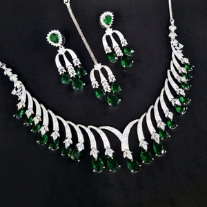 Collar y Pendientes de Circonia Cúbica Verde Esmeralda 10640, Piedra Verde en Forma de Lágrima, Chapado en Rodio, para Bodas y Fiestas, para Mujer - Product Image 1