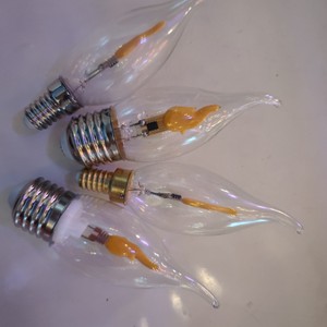 Nouvelles ampoules LED à effet de flamme vacillante en verre transparent E12, bougie LED à effet de flamme pour la décoration de Noël, d'Halloween et des fêtes - Product Image 4