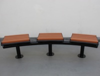 Chenyang — meuble de parc incurvé à trois places, banc dos nu en plastique et en bois, imperméable